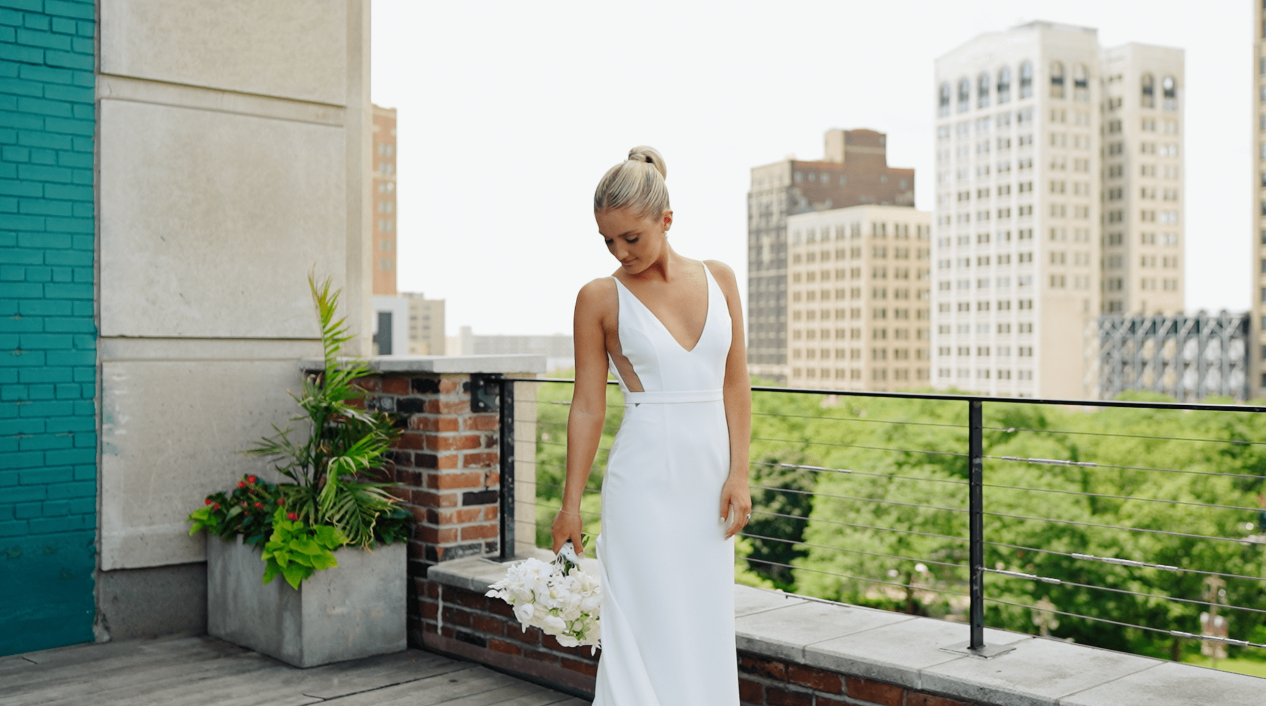 bride posing on the rooftop of the madison in detroit michigan